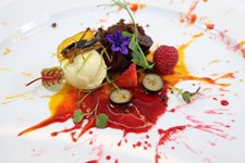 4-Aureole-Cvrcek-v-karamelu-cokolada-Brownies-z-udrzitelnych-plantazi-Nugen-citrusovy-sorbet-1.jpg 4-Aureole-Cvrcek-v-karamelu-cokolada-Brownies-z-udrzitelnych-plantazi-Nugen-citrusovy-sorbet-1.jpg