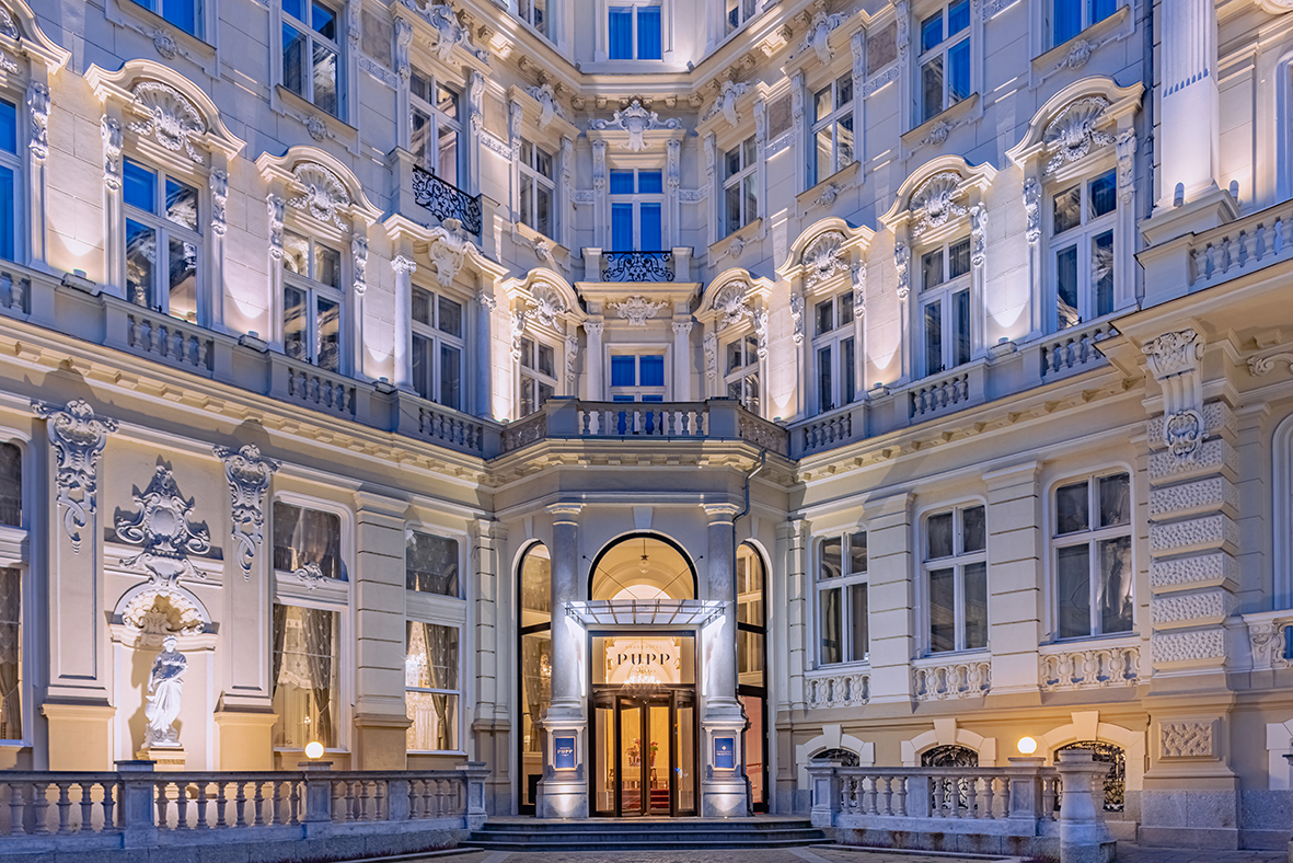 Tři století na scéně aneb pohlednice z Grandhotelu Pupp